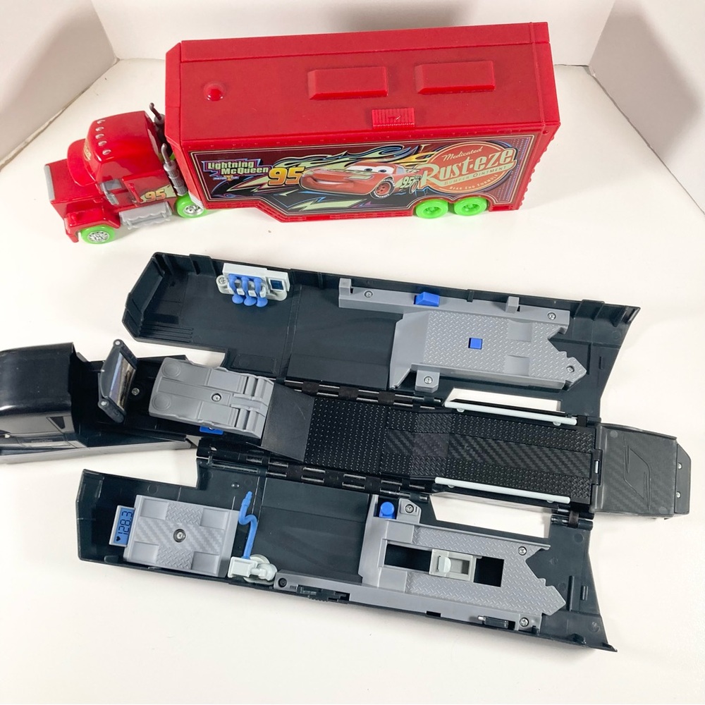 Disney Cars Haulers Lot - Jackson Storm Gale Beaufort and McQueen Mack Hauler - Picture 10 of 16